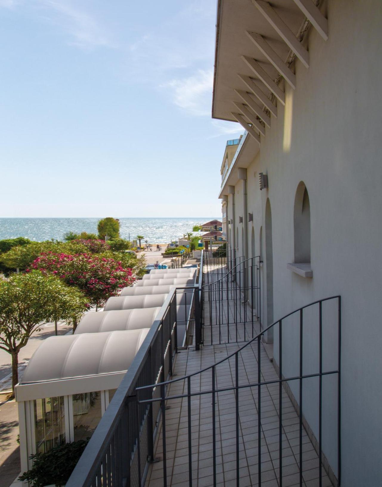 Hotel Ginevra Lido di Jesolo Exterior foto